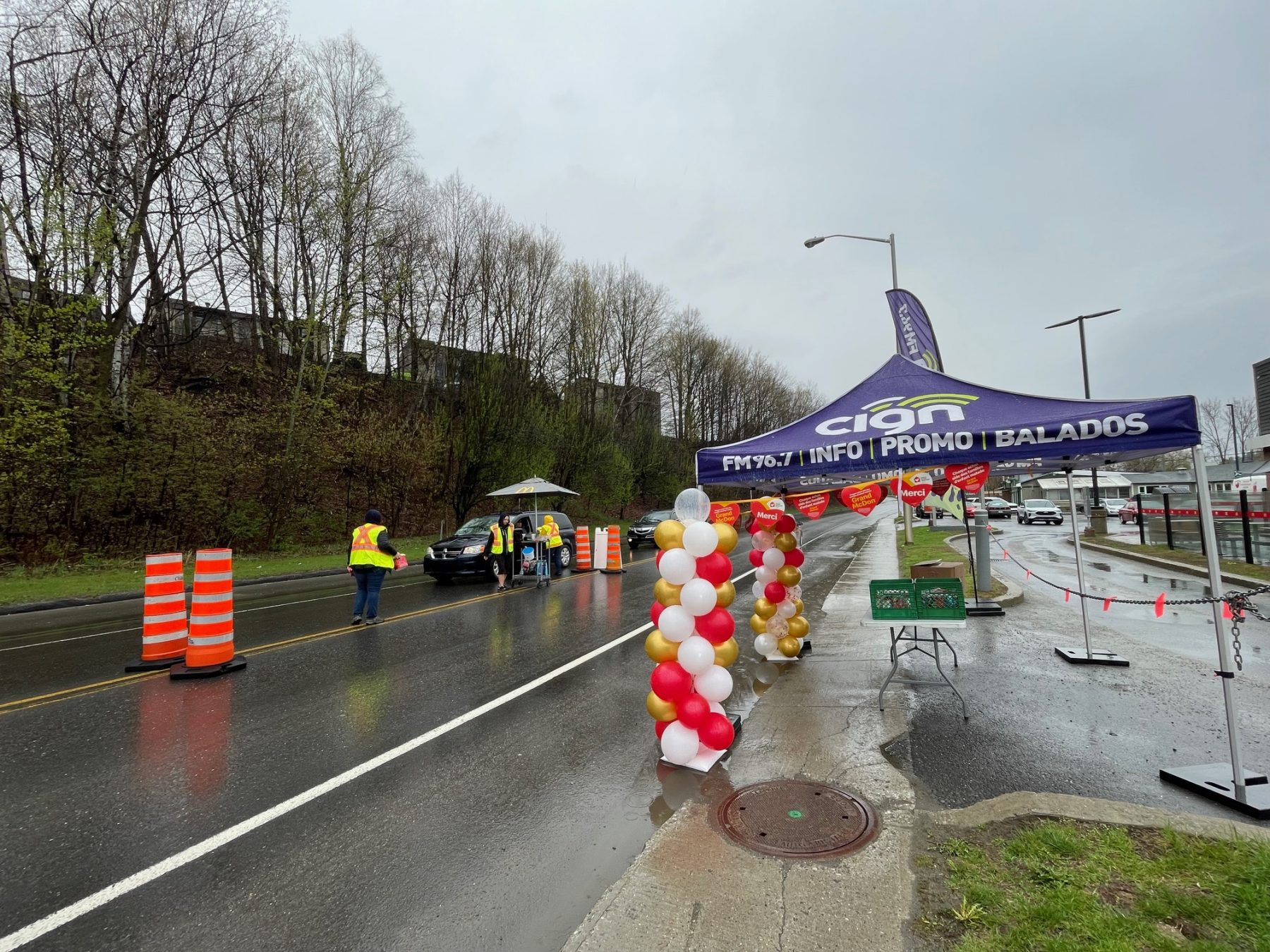 Des bénévoles dans les rues de Coaticook pour soutenir le Grand McDon
